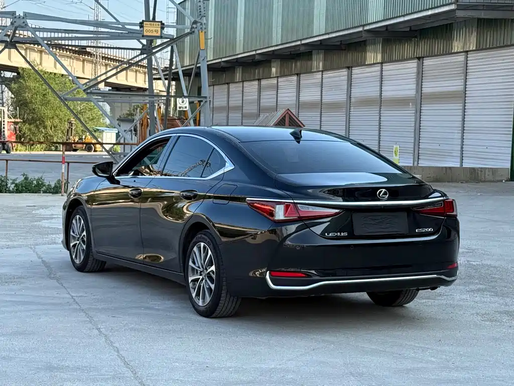 Lexus ES — миниатюра 5