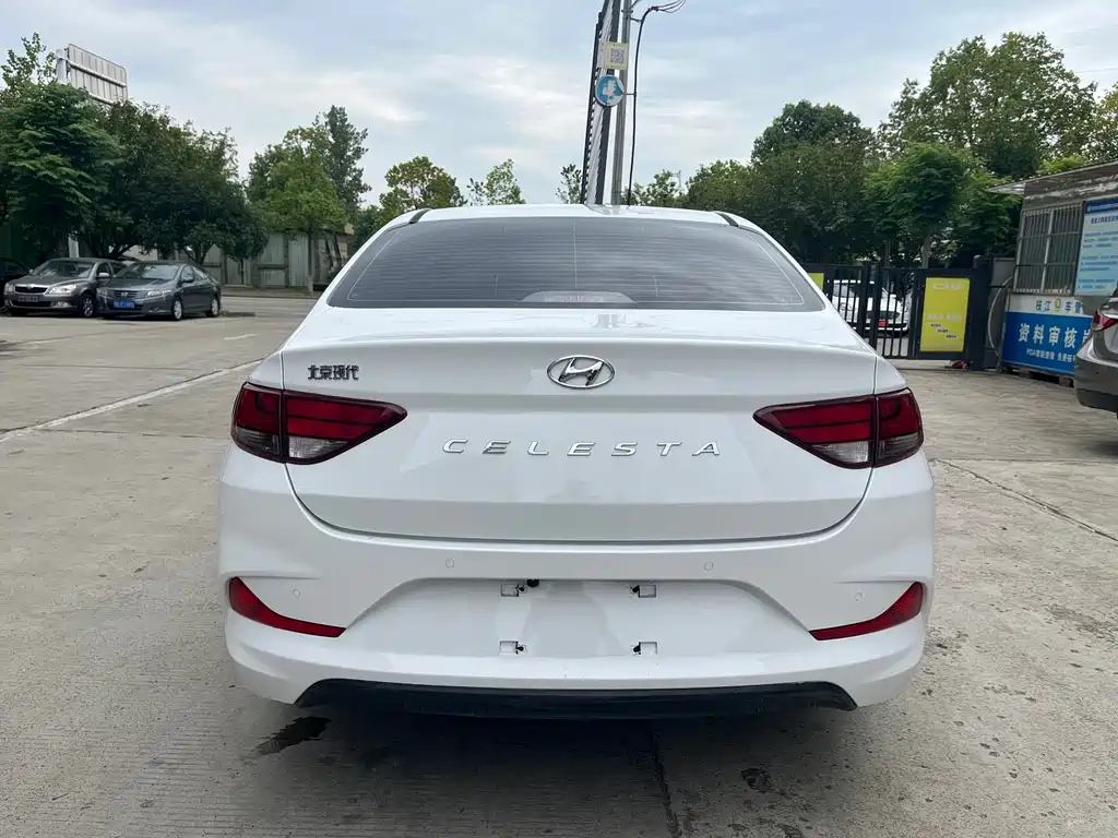 Hyundai Elantra — миниатюра 5