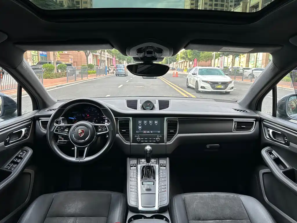Porsche Macan — миниатюра 19