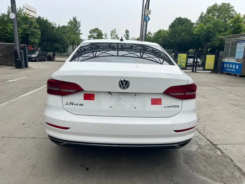 Volkswagen Lavida — миниатюра 5