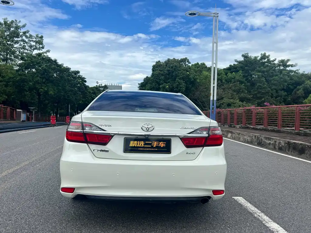 Toyota Camry — миниатюра 5