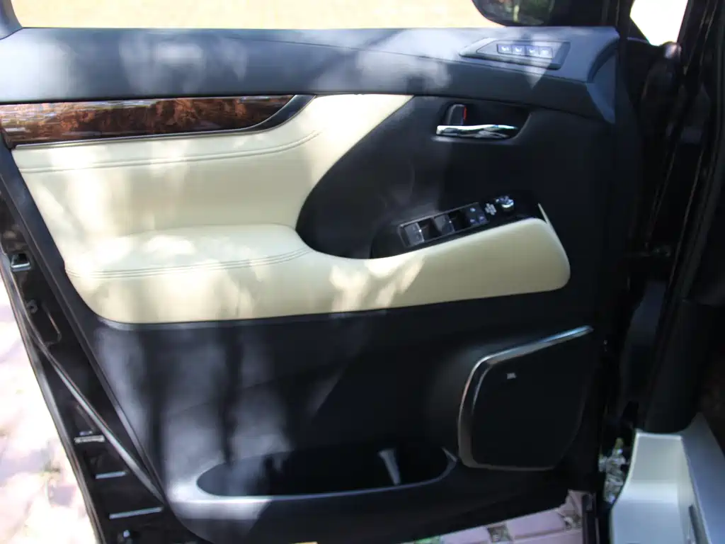 Toyota Alphard — фотографии объявления, Фото 11