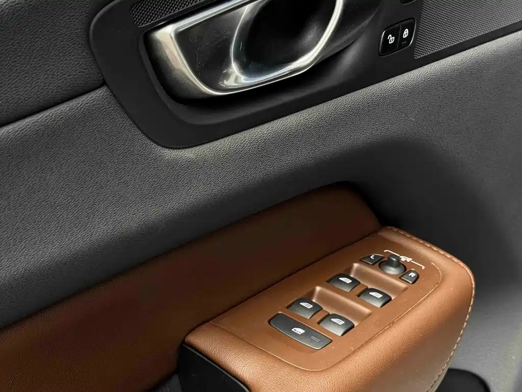 Volvo XC60 — миниатюра 8