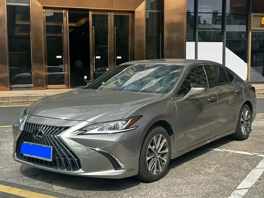 Lexus ES 2024