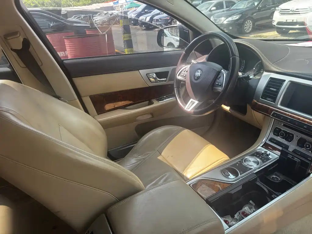 Jaguar XF — миниатюра 5