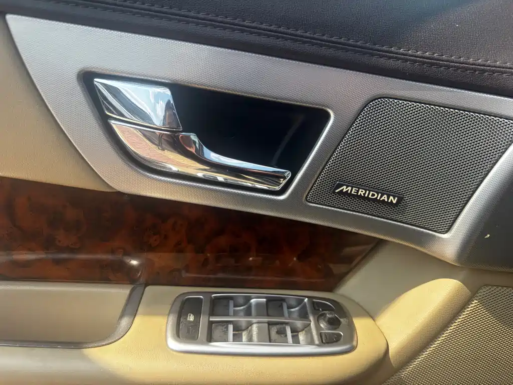 Jaguar XF — миниатюра 7