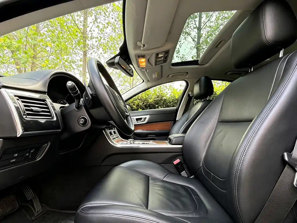 Jaguar XF — миниатюра 7