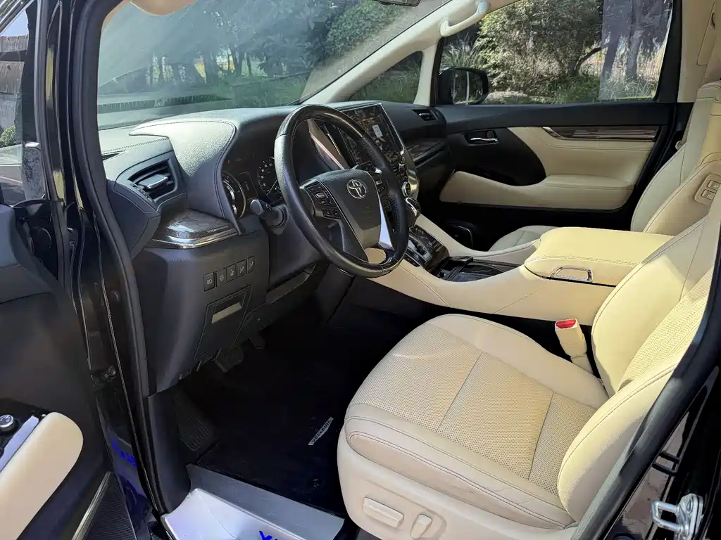 Toyota Vellfire 2021 2.5L HV Luxury