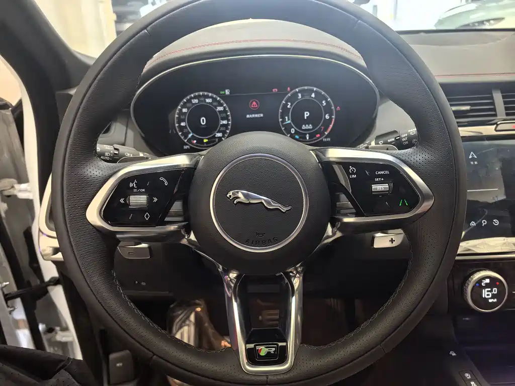Jaguar E-PACE — миниатюра 6