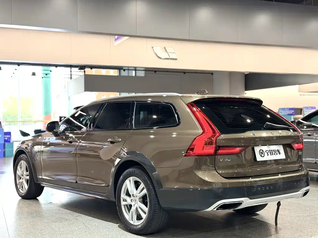 Volvo V90 — миниатюра 5