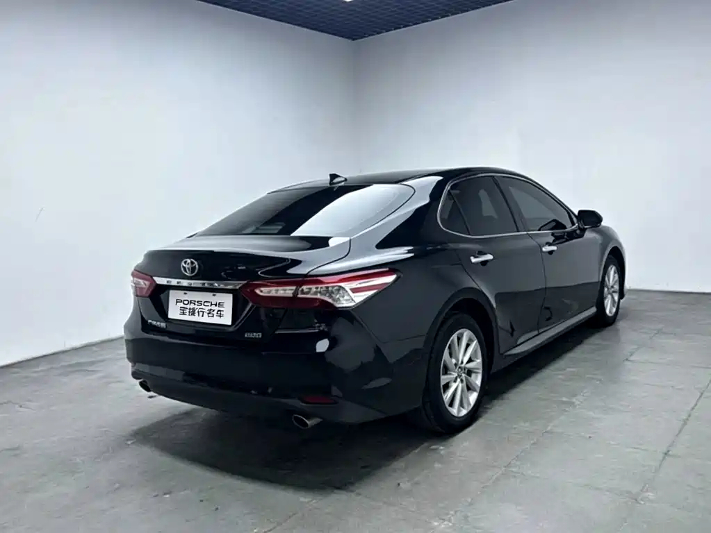 Toyota Camry — миниатюра 5