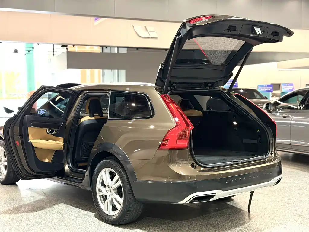 Volvo V90 — миниатюра 8