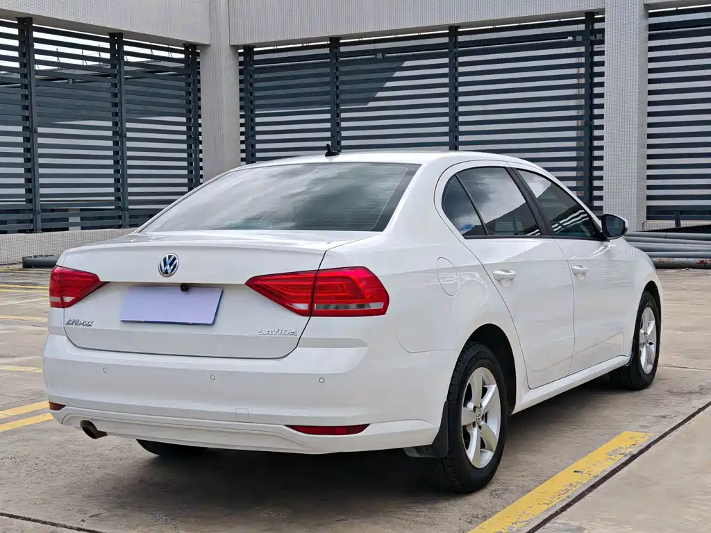 Volkswagen Lavida — миниатюра 5