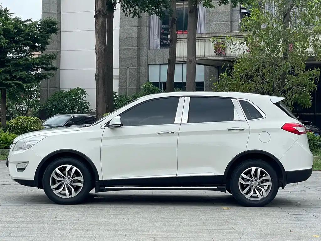 BAIC X65 2015 2.0T AT Elite