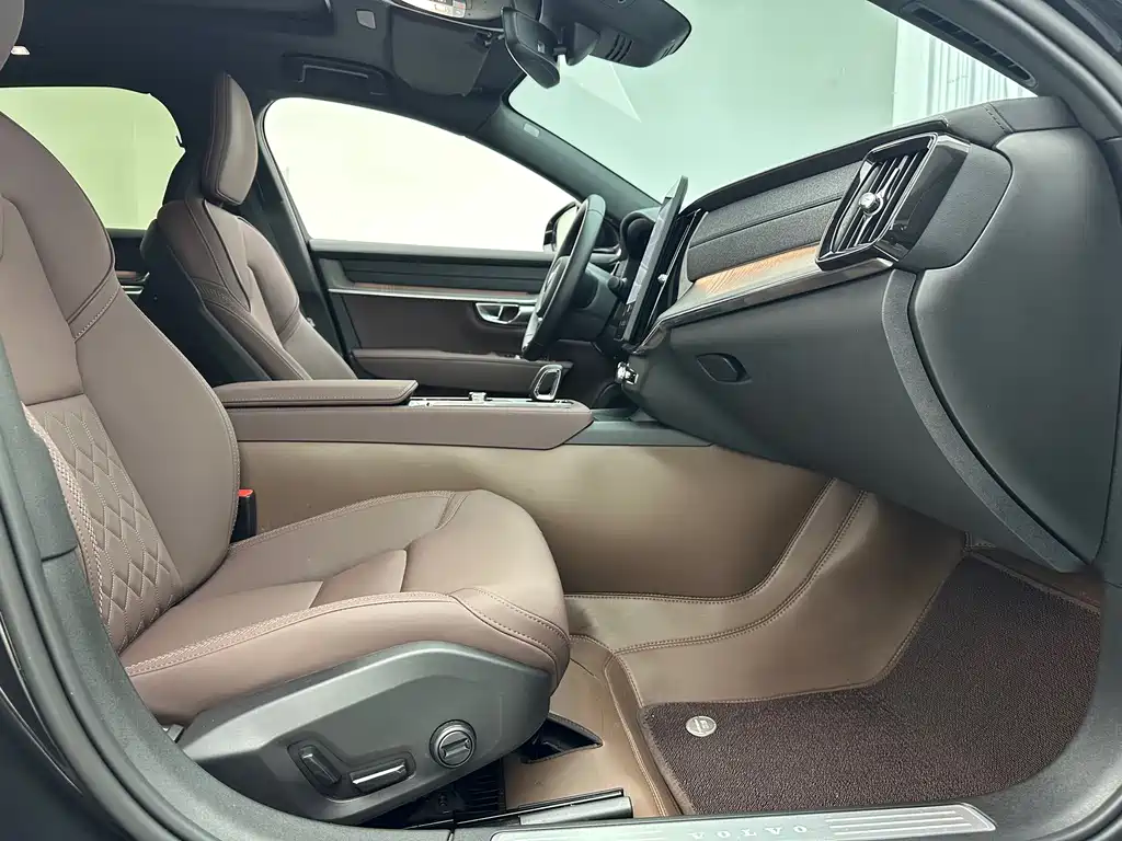 Volvo S90 — миниатюра 11