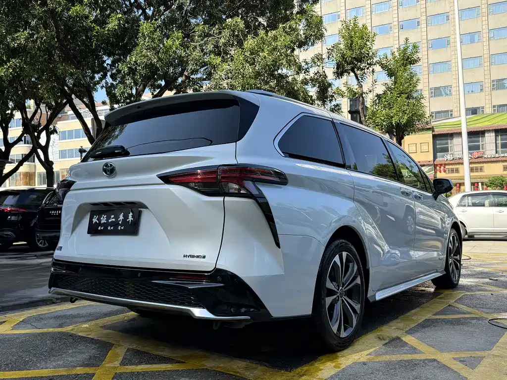 Toyota Granvia 2024 2.5L Luxury PLUS