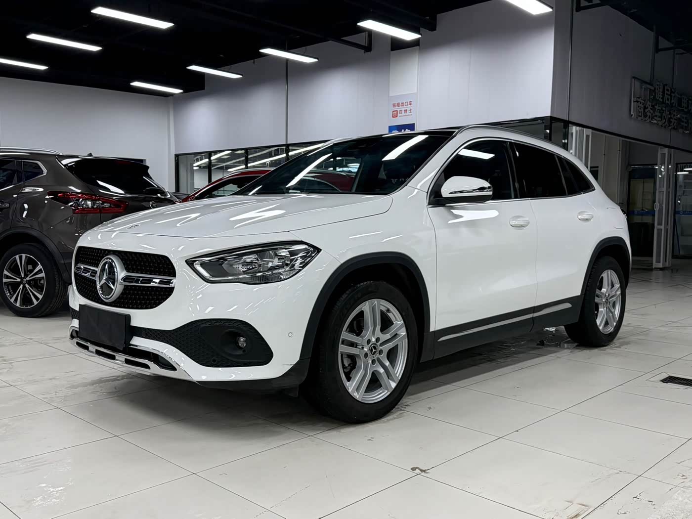 Mercedes-Benz GLA 1.3 л 2022 г. Белый, пробег 29000 км