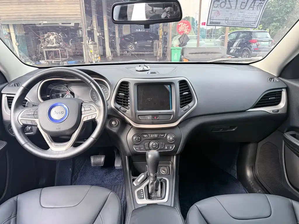 Jeep Cherokee — миниатюра 7