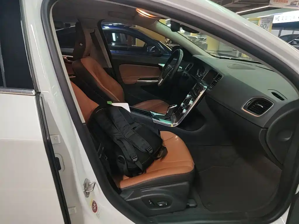 Volvo S60 — миниатюра 25