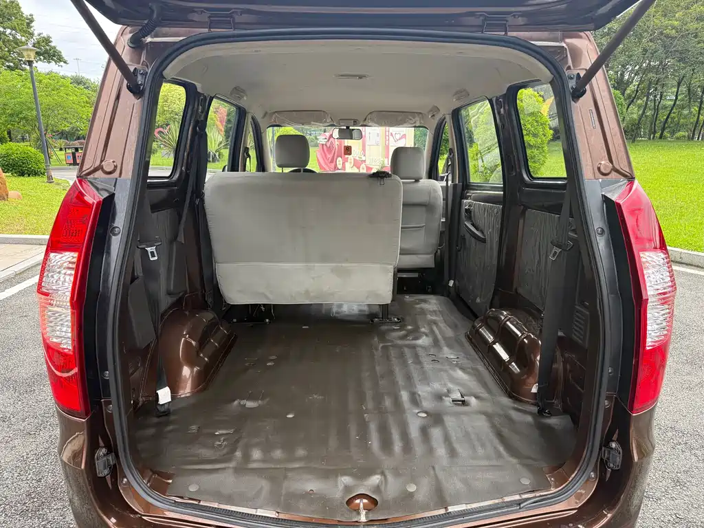 Wuling Hongguang — миниатюра 10