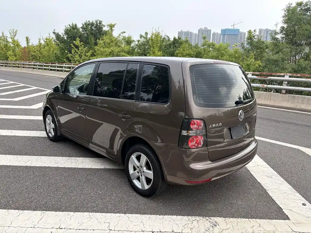 Volkswagen Touran — миниатюра 8