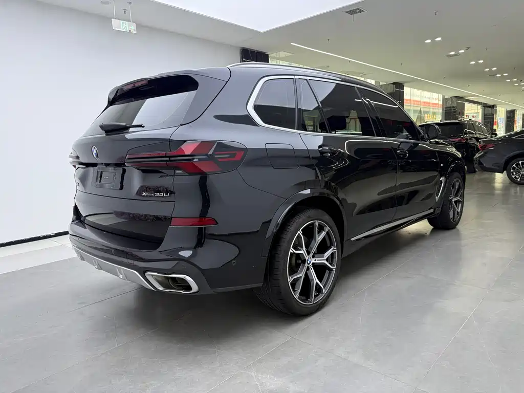 BMW X5 2023 xDrive 30Li Premium M Sport