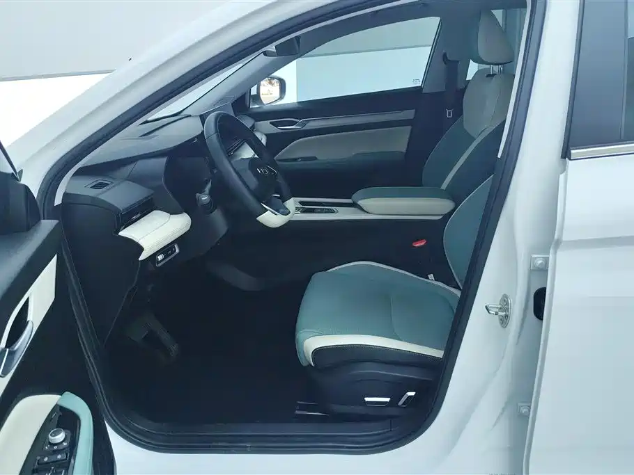 Geely Emgrand L HiP L HiP 2022 1.5TD-DHT Pro 100KM Super