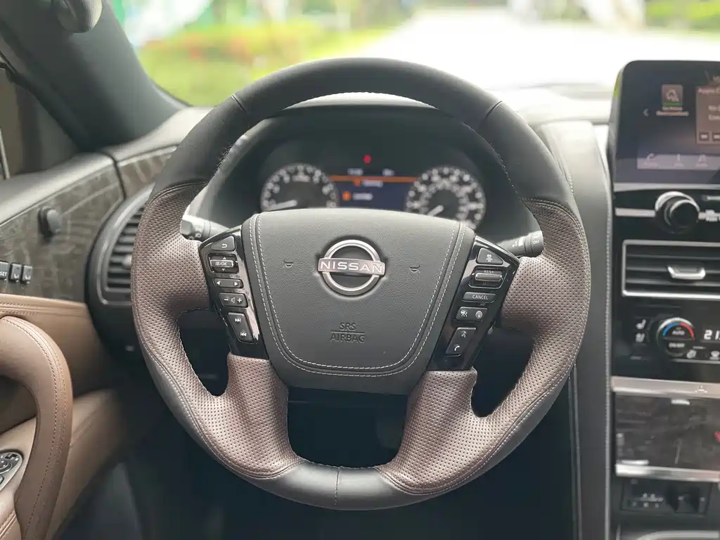 Nissan Patrol — миниатюра 12