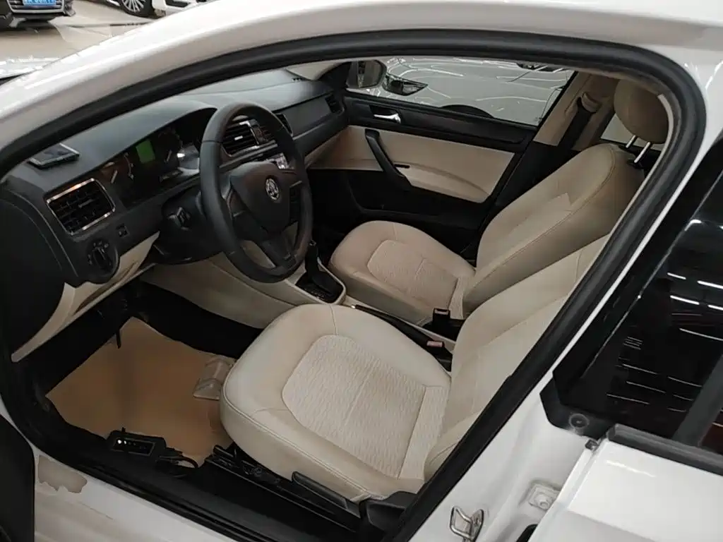 Skoda Rapid — миниатюра 15