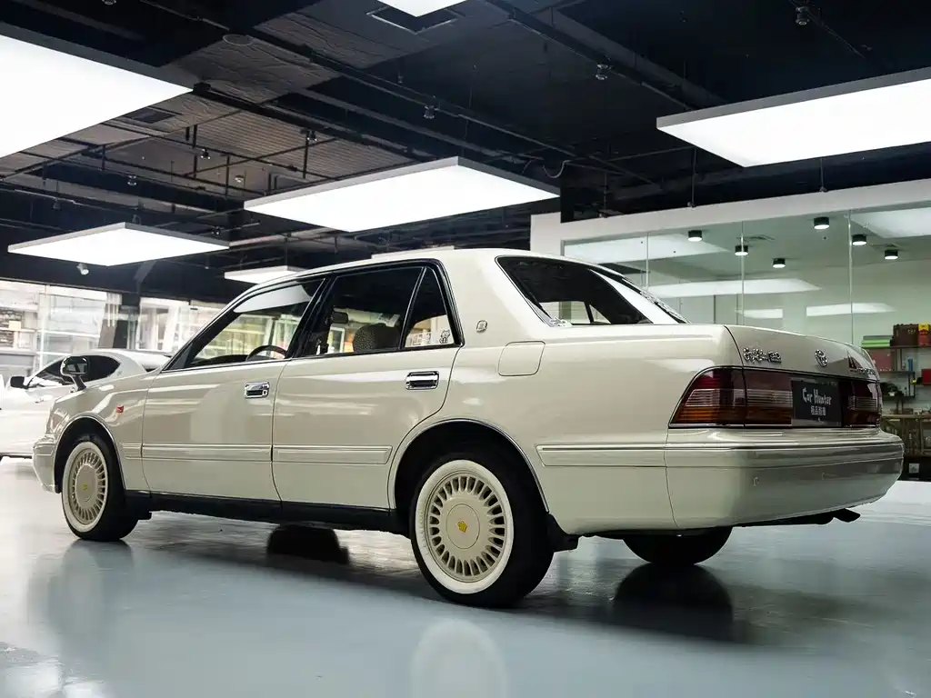 Toyota Crown (Import) — миниатюра 3