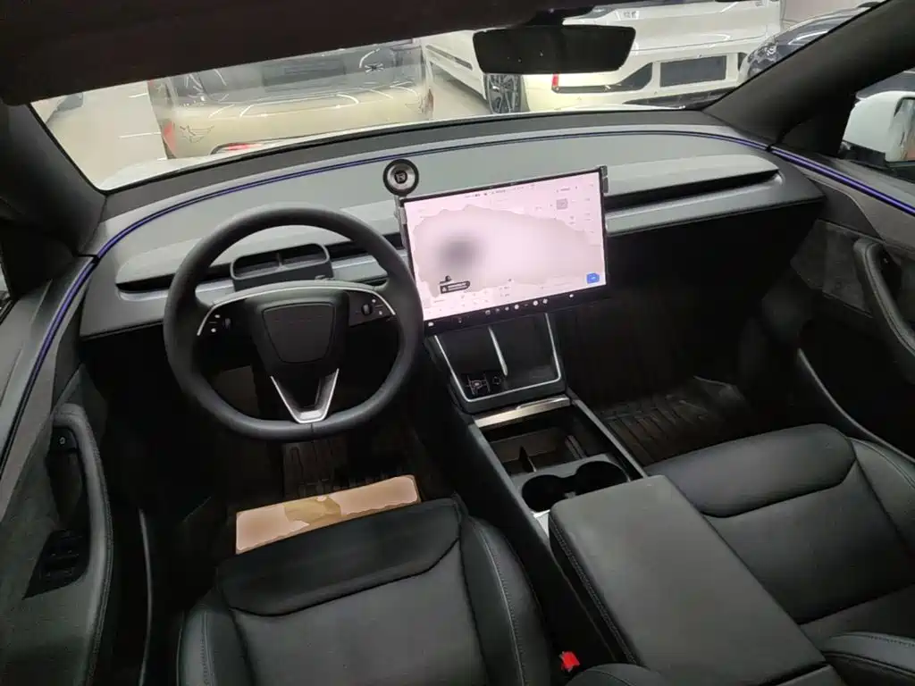 Tesla Model Y L — миниатюра 10