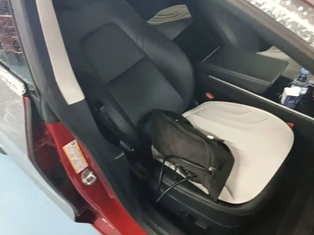 Tesla Model 3 — миниатюра 25