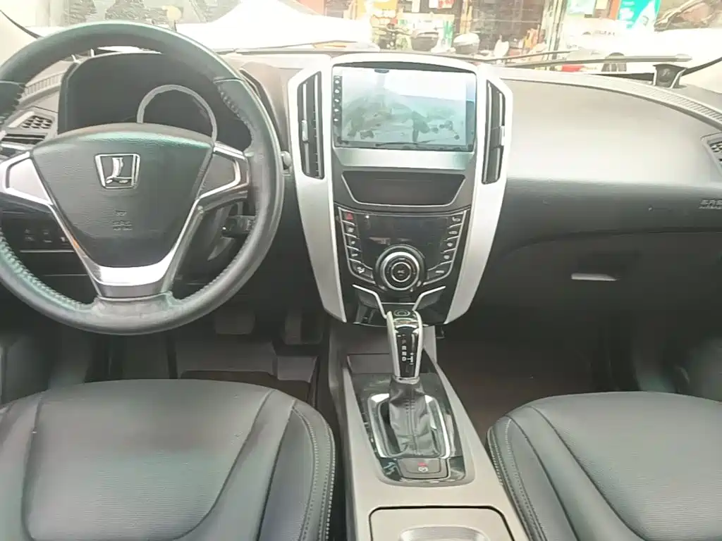 Luxgen U6 — миниатюра 13