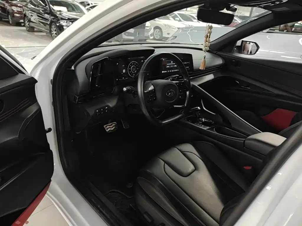 Hyundai Elantra — миниатюра 15