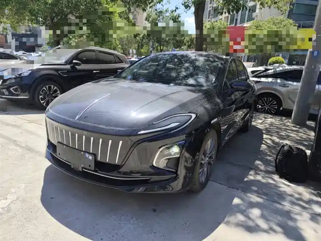 RED FLAG HONGQI E QM5 2023