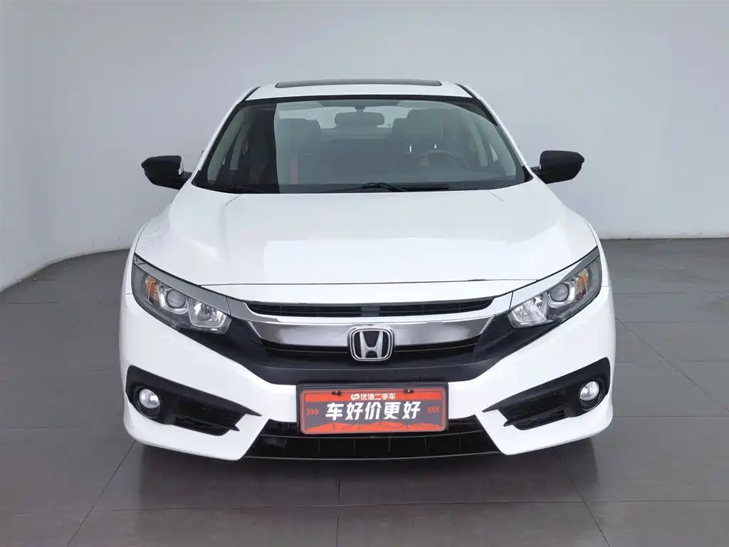 Honda Civic 2016 220TURBO MT Luxury