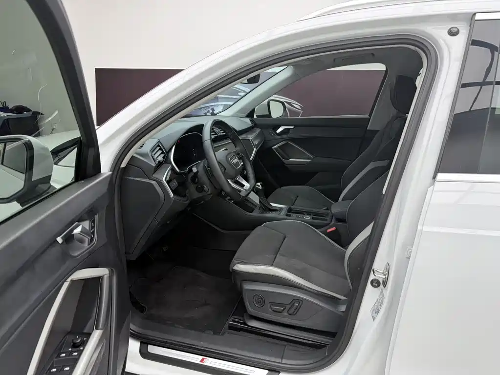 Audi Q3 2023 35 TFSI Fashion (1.4T)