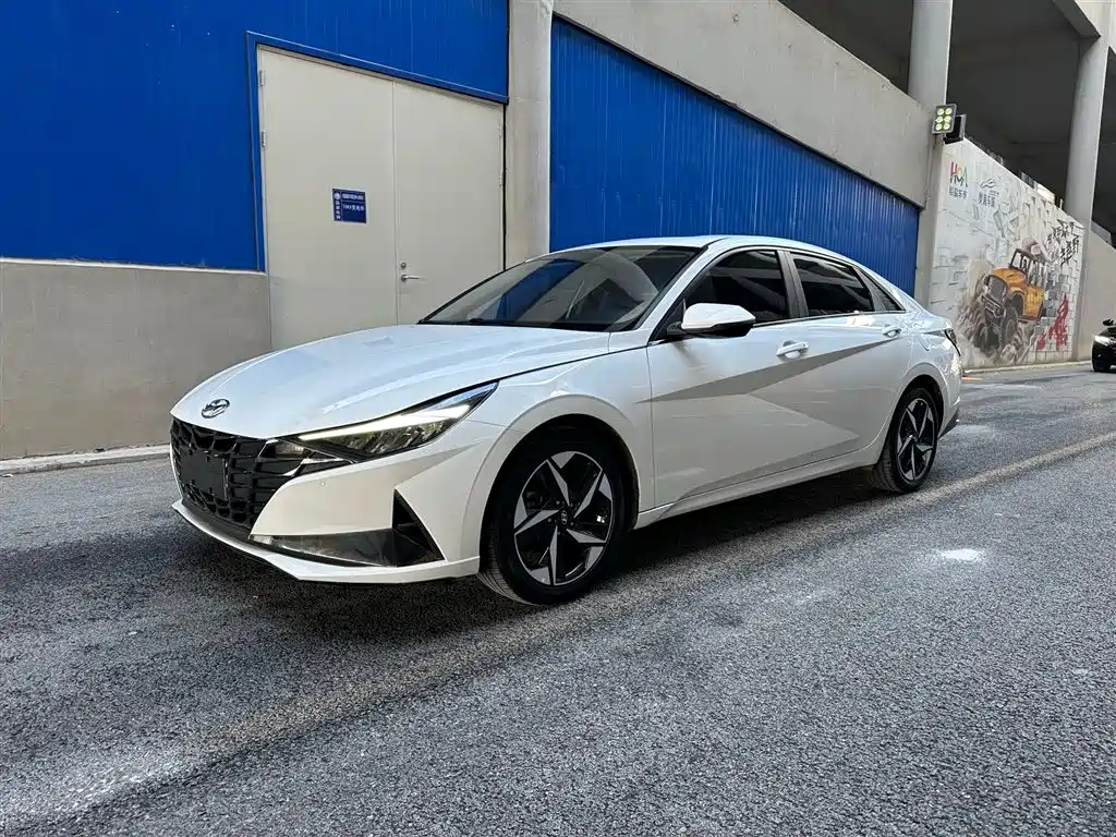 HYUNDAI ELANTRA