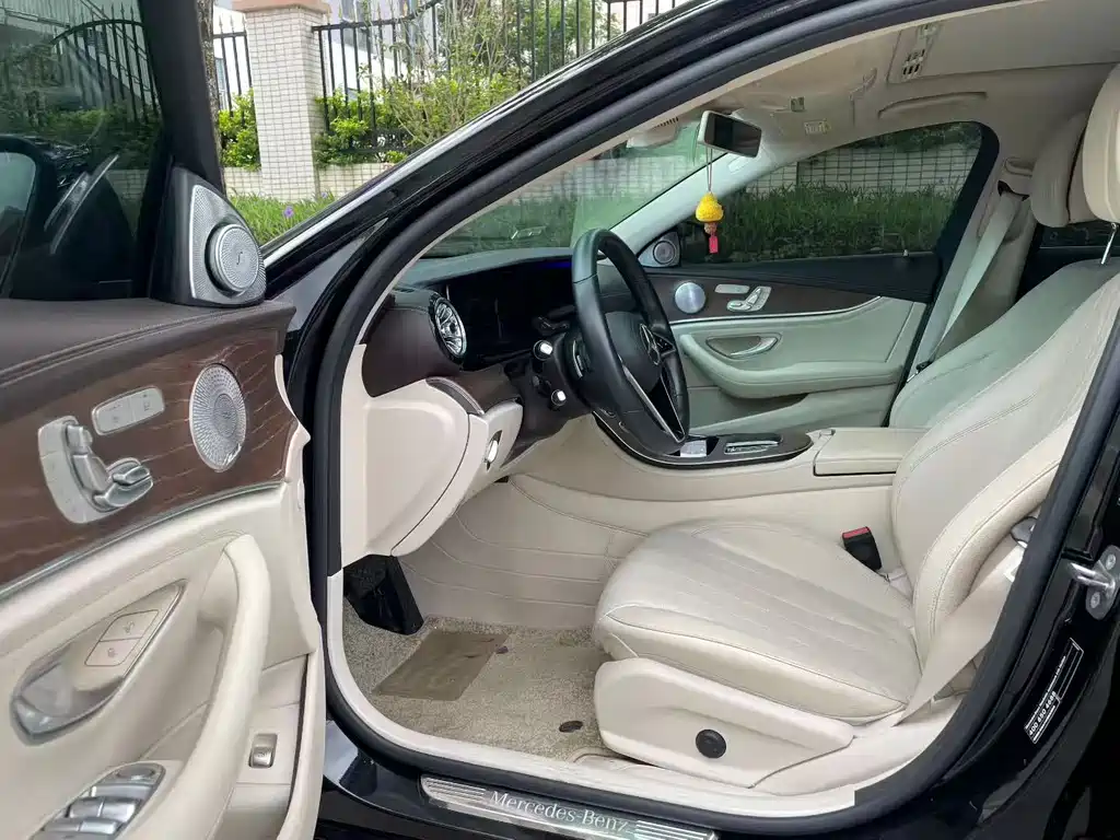 Mercedes-Benz E-Class — миниатюра 3