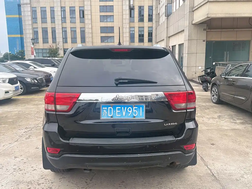 Jeep Grand Cherokee (Import) — миниатюра 5