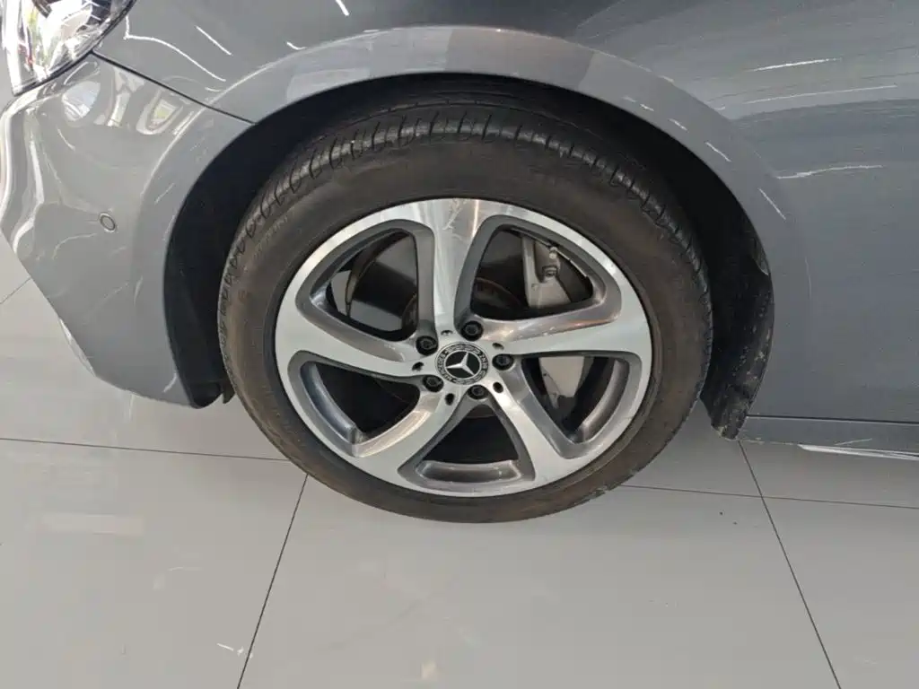 Mercedes-Benz E-Class — миниатюра 23
