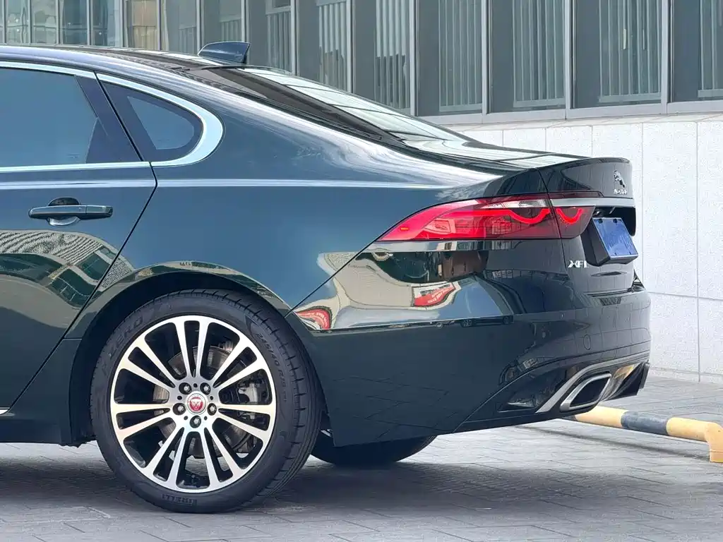 Jaguar XFL — миниатюра 7