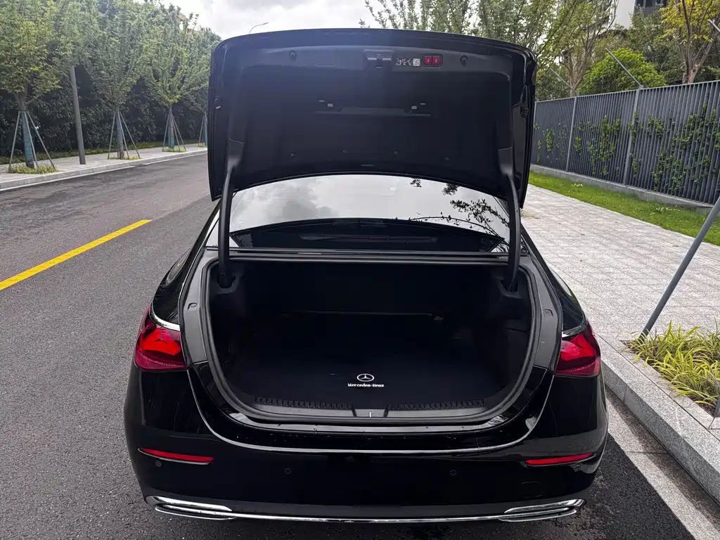 Mercedes-Benz E-Class — миниатюра 11