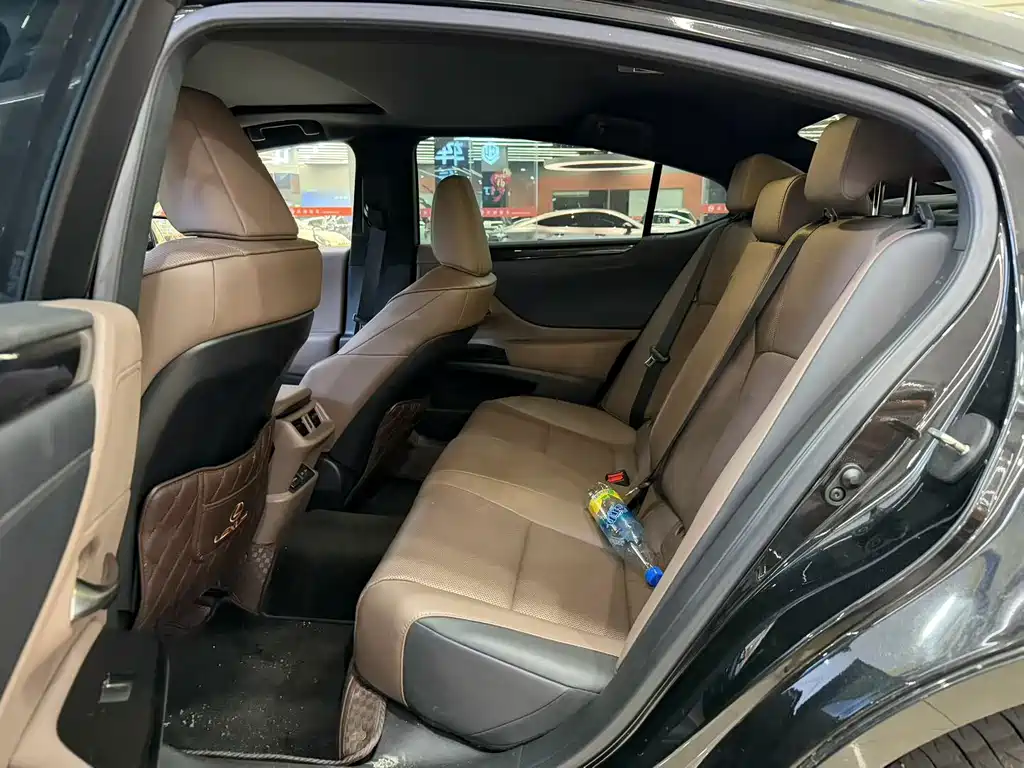 Lexus ES — миниатюра 8