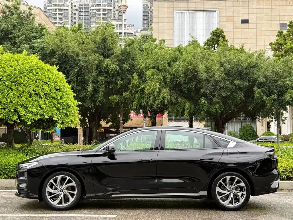 Ford Mondeo — миниатюра 8