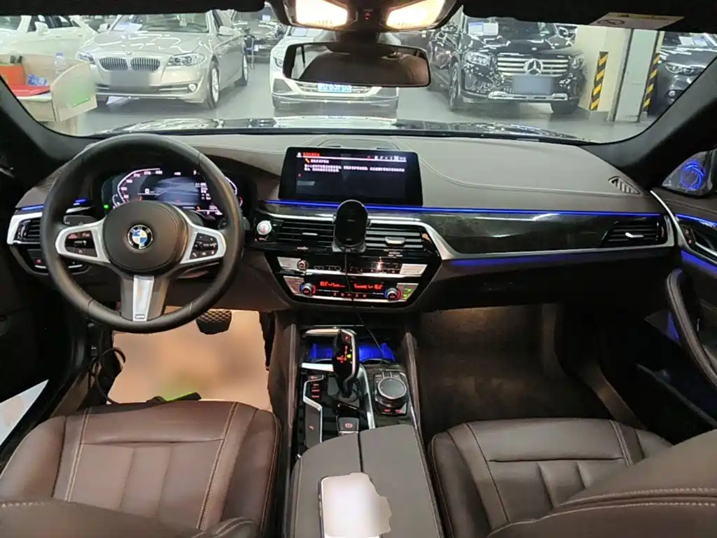 BMW 5 Series — миниатюра 10