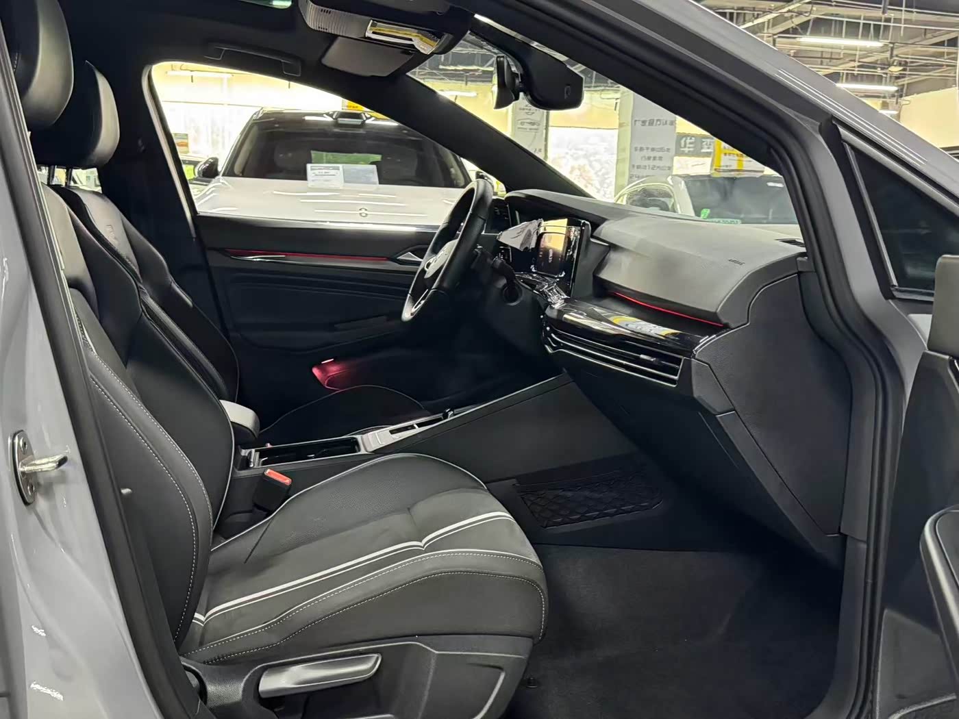 Volkswagen Golf 1.4 л 2022 г. Серебристо-серый, пробег 37000 км