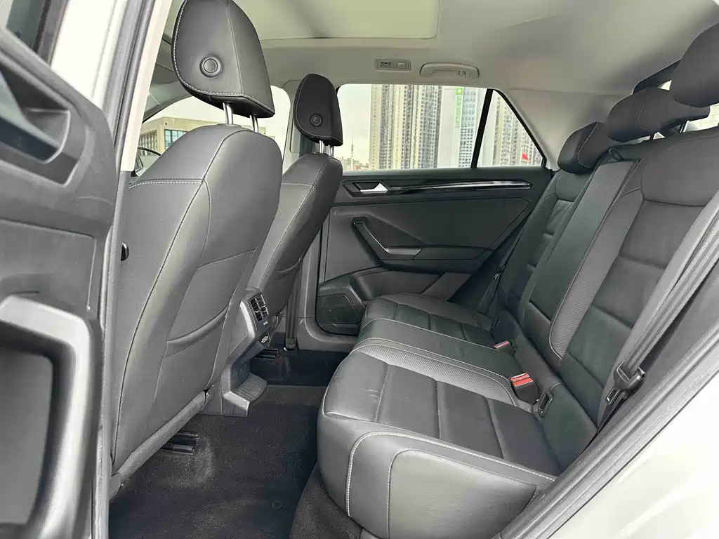 Volkswagen T-Roc 2022 280TSI DSG PLUS