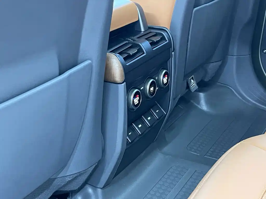 Land Rover Defender — миниатюра 20