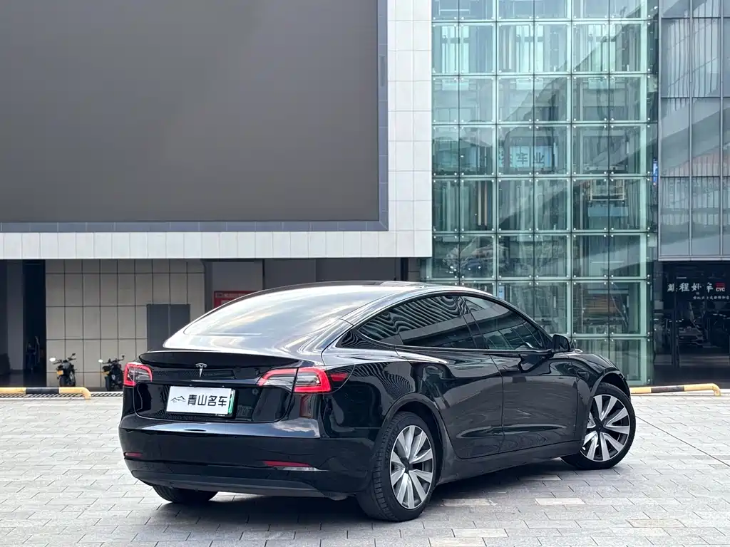 Tesla Model 3 — миниатюра 15